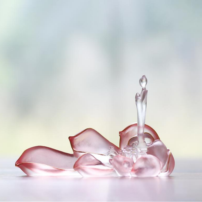 Artistic pink crystal-glass incense burner featuring a blooming lotus design, adding a touch of grace and tranquility to any tea or meditation space.