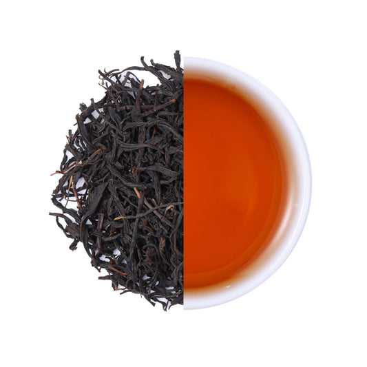 Premium wild-grown black tea from China, featuring natural loose leaf tea leaves and a rich amber-red tea infusion with a deep aroma