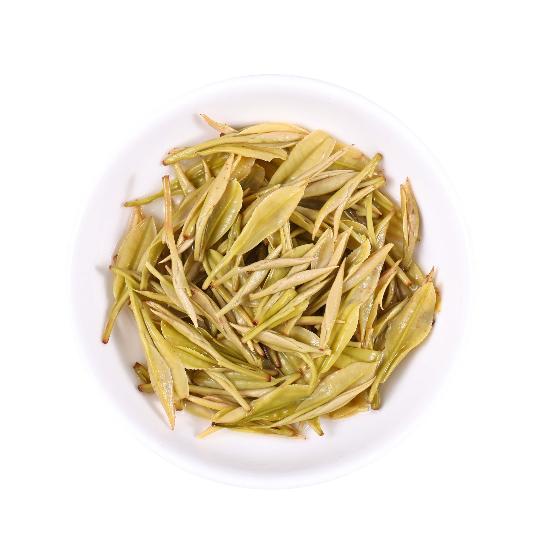 Xianfeng Naibai Cha brewed leaves showing bright yellow-green tender leaf texture and natural freshness after steeping from Xianfeng, Enshi, Hubei, China